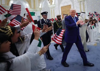 5亿美元入股权，换美国顶级AI芯片：阿联酋王室与特朗普家族的秘密交易