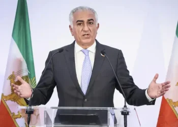 油价、选票与海峡：一场「被加速」的战争