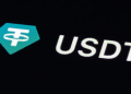 Tether的双币棋局：用一个听话的USAT，换一个永远自由的USDT