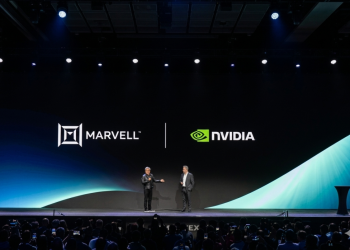 黄仁勋、Marvell CEO同台对谈：未来AI拼的不是算力是「连接」