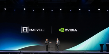 黄仁勋、Marvell CEO同台对谈：未来AI拼的不是算力是「连接」