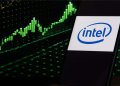英特尔 (INTC) 股票预测 2026-2030:牛市目标 $131、熊市目标 $44,哪个更为现实?